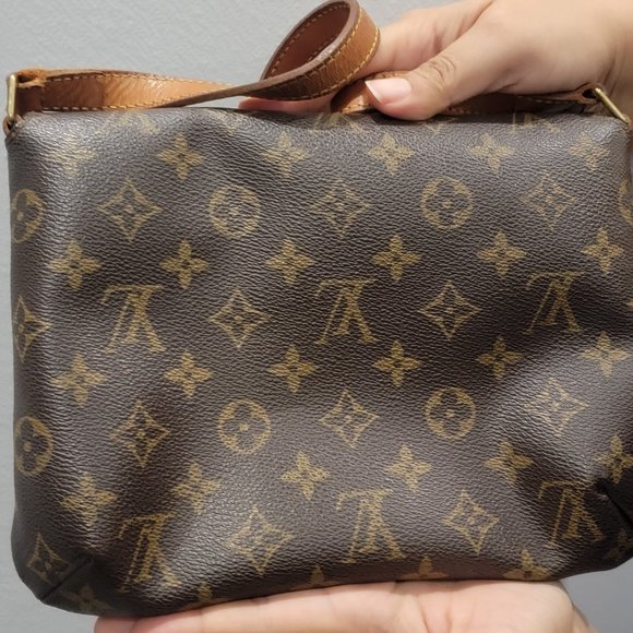 Louis Vuitton Musette Tango - Picture 6 of 10